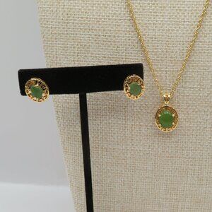 Vintage Jade Gold Tone Necklace and Earrings Set